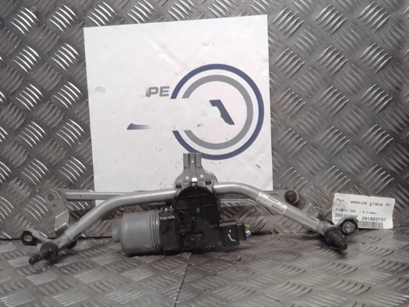 Moteur essuie glace avant