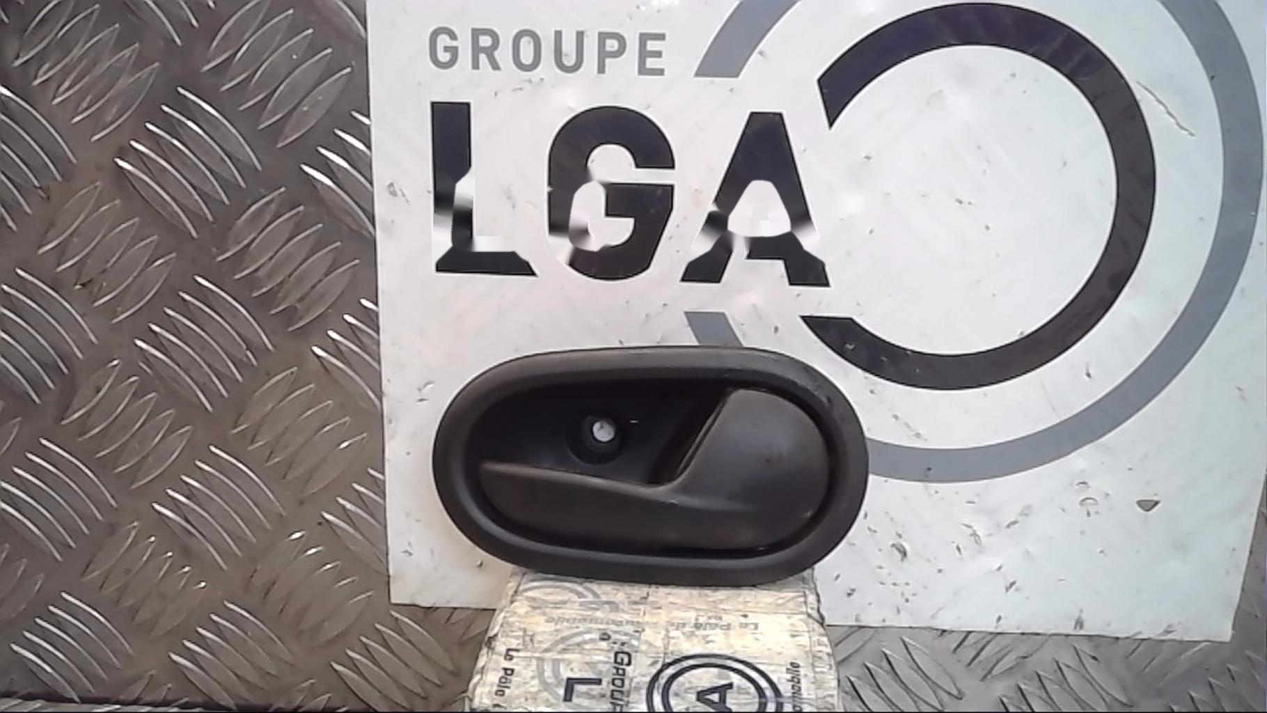 Poignee interieur avant droit
