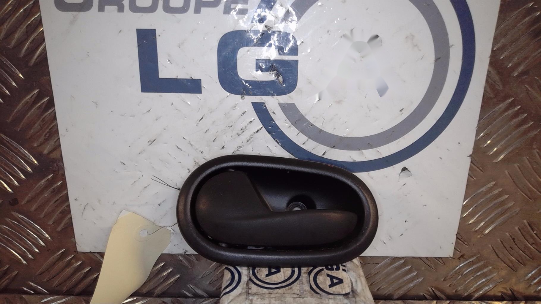 Poignee interieur avant gauche