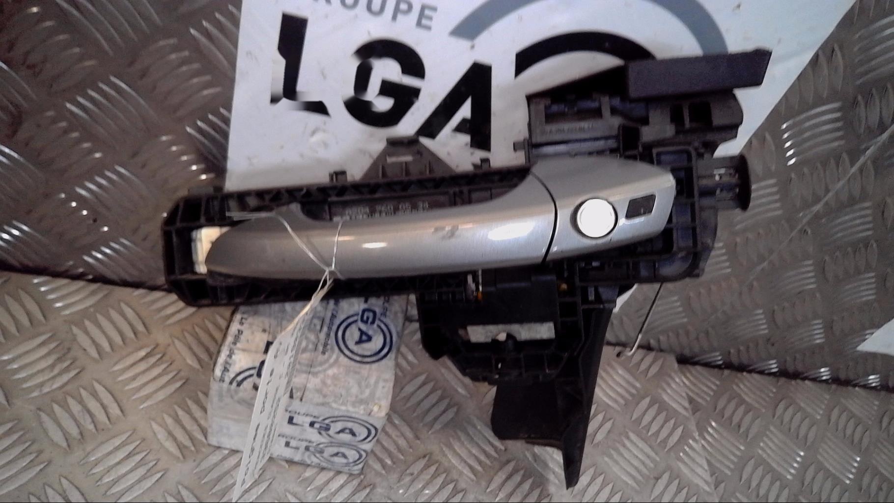 Poignee porte avant gauche