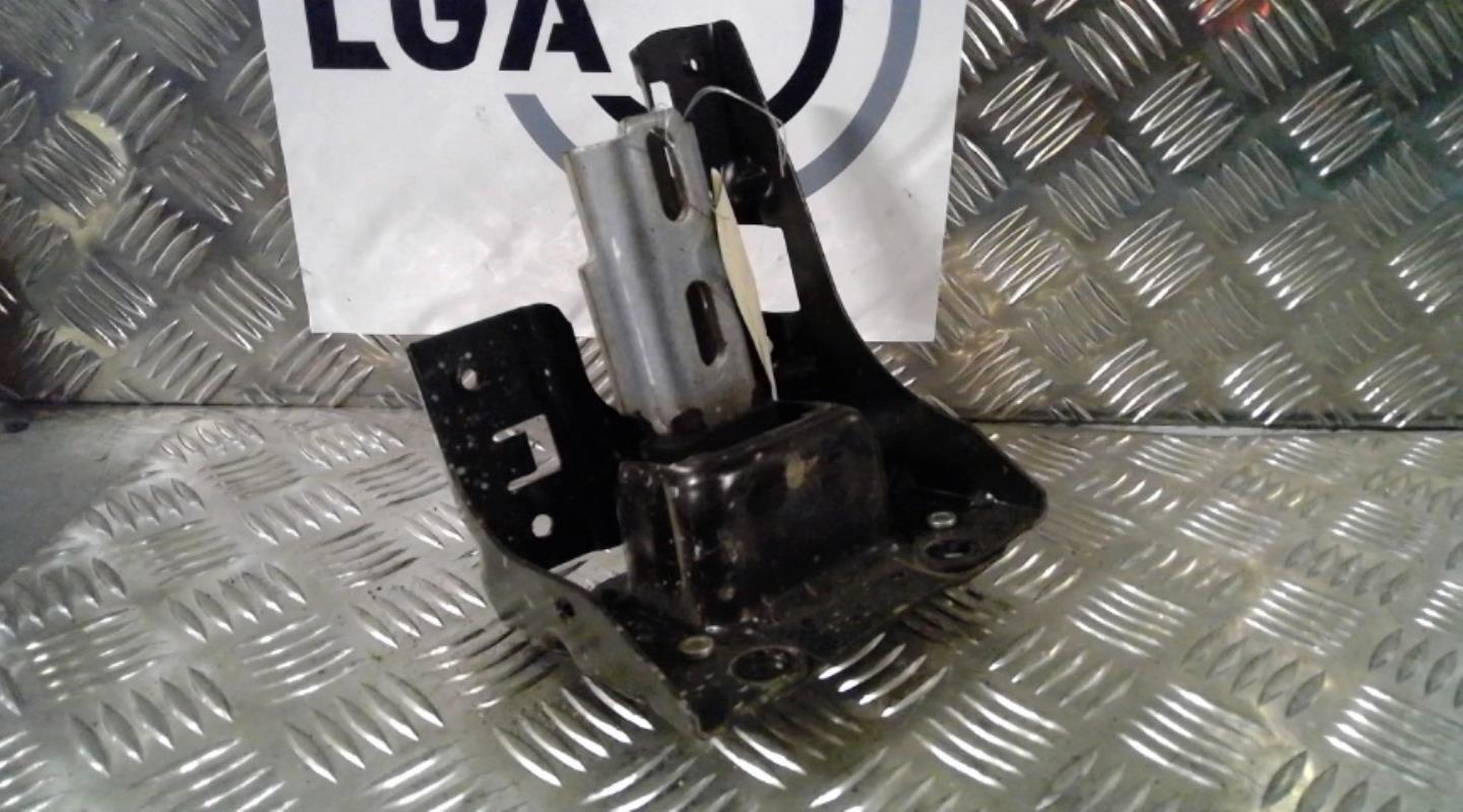 Support moteur gauche
