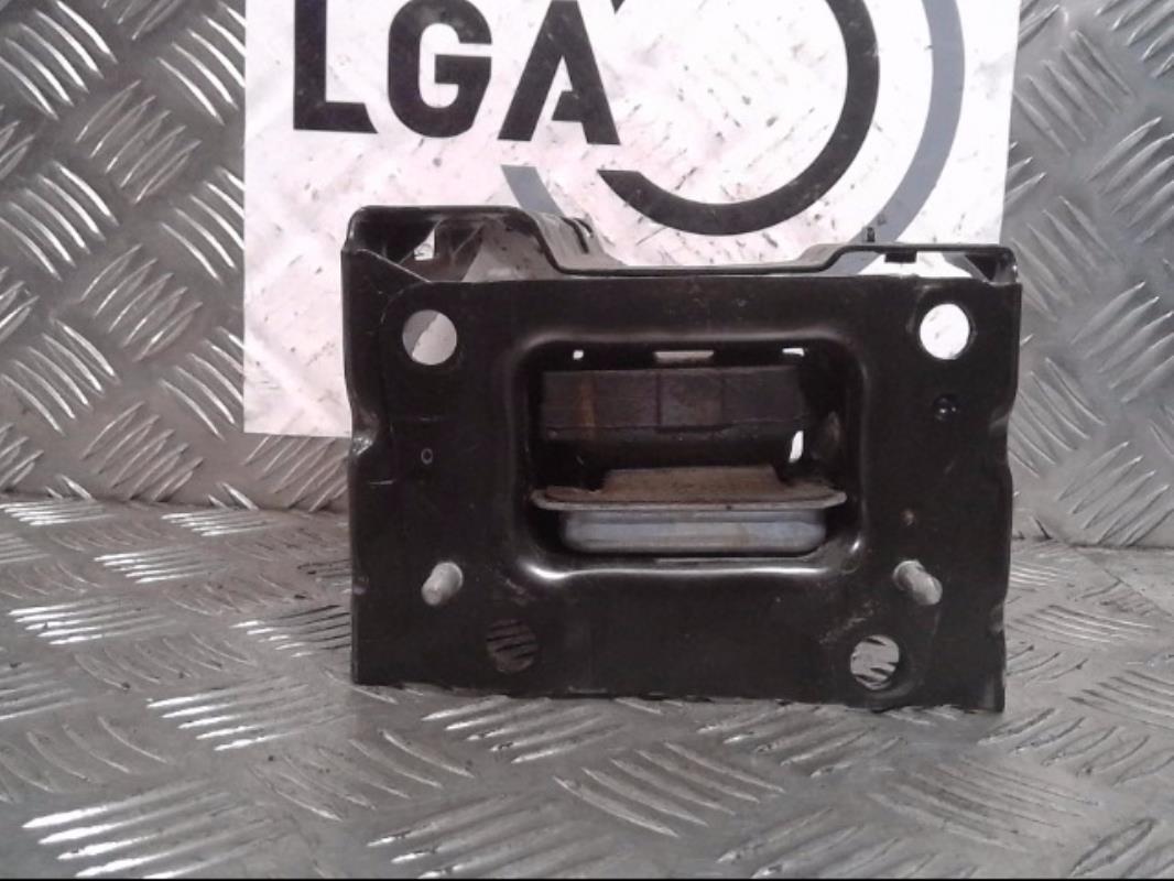 Support moteur gauche