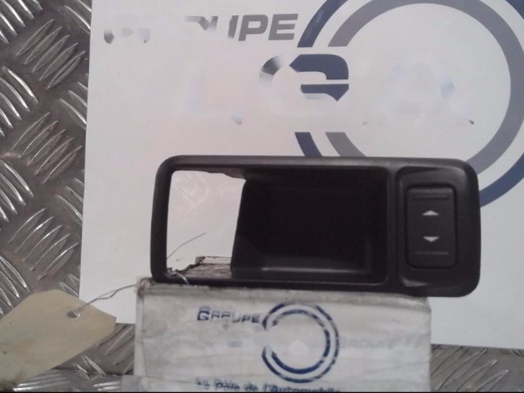 Interruptor de elevalunas trasero derecho