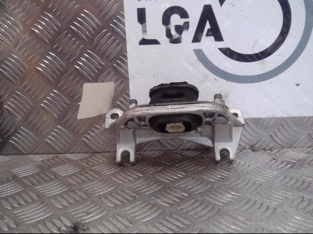 Support moteur gauche