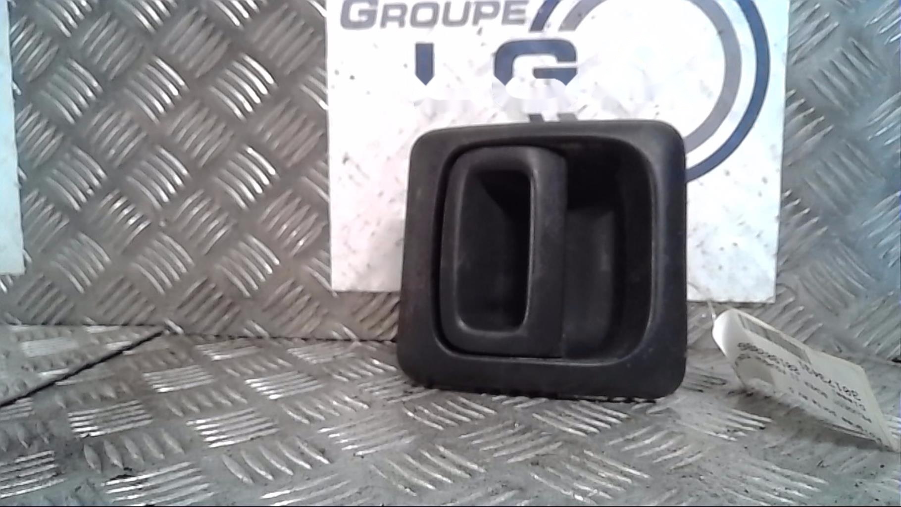 Poignee porte avant droit