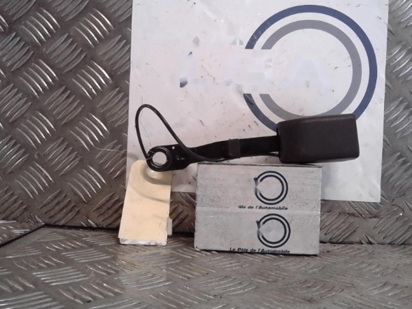 Attache ceinture avant droit