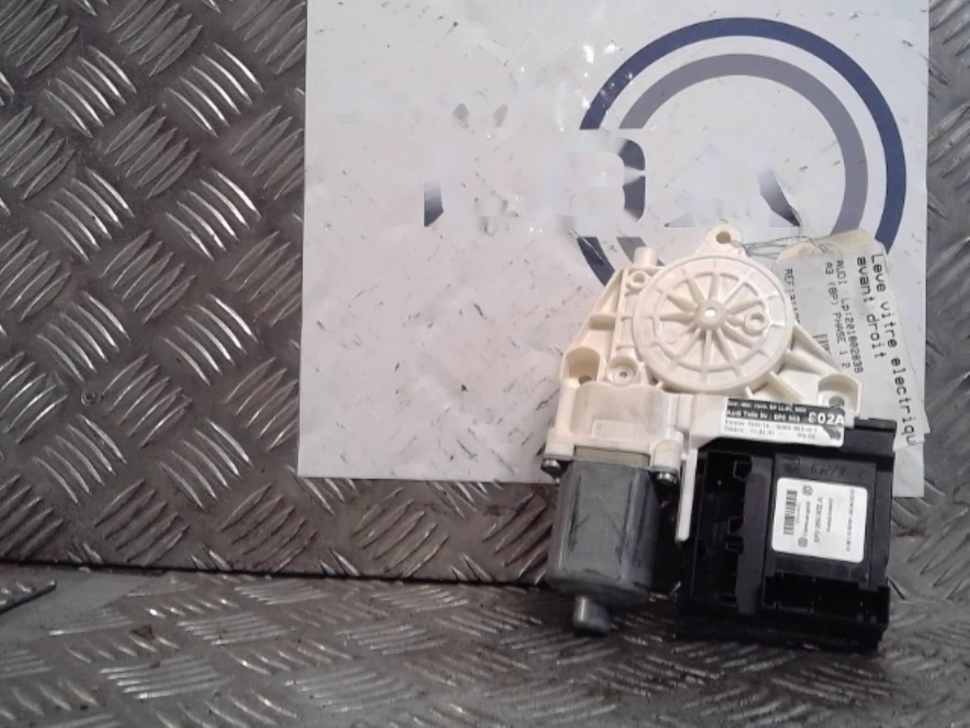 Moteur leve vitre avant droit