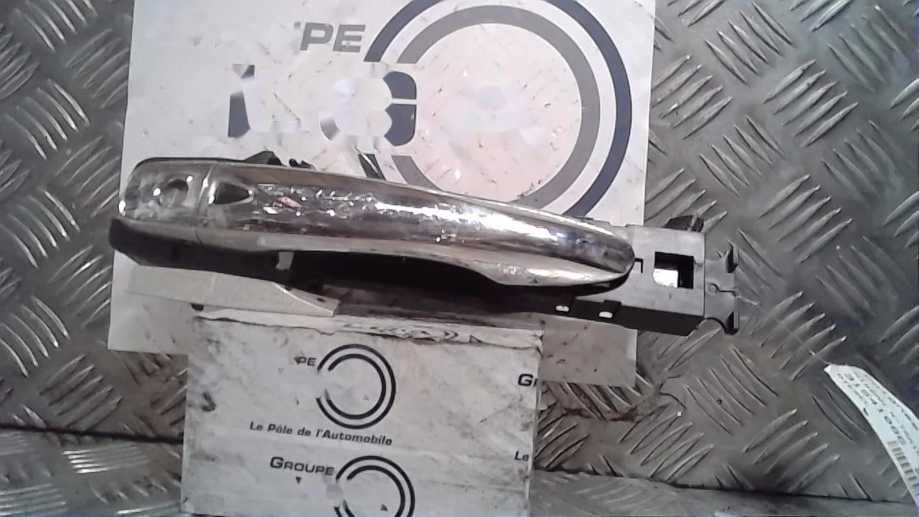 Poignee porte avant gauche