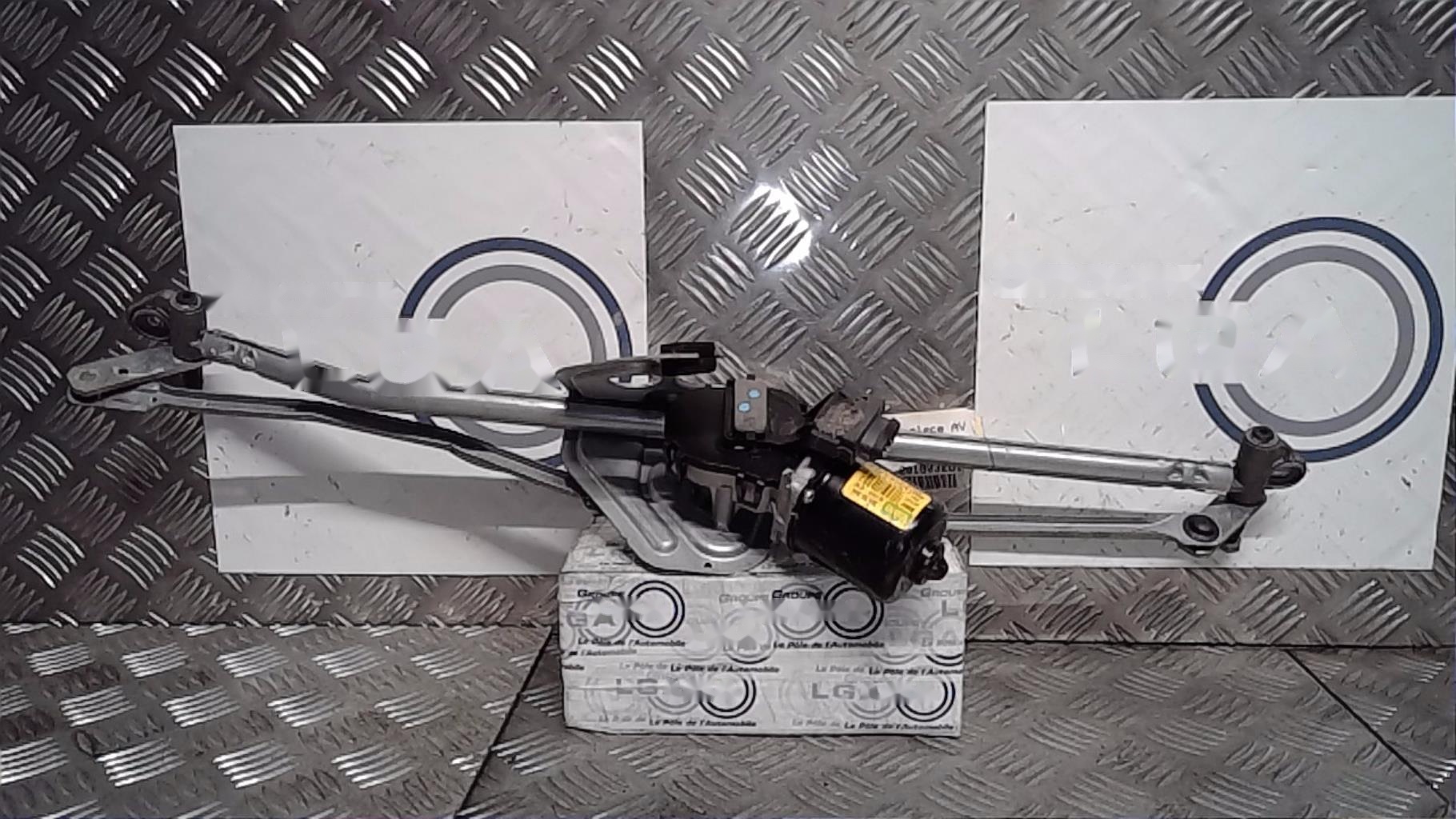 Moteur essuie glace avant