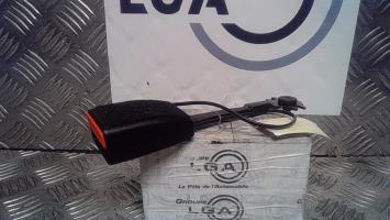 Attache ceinture avant droit