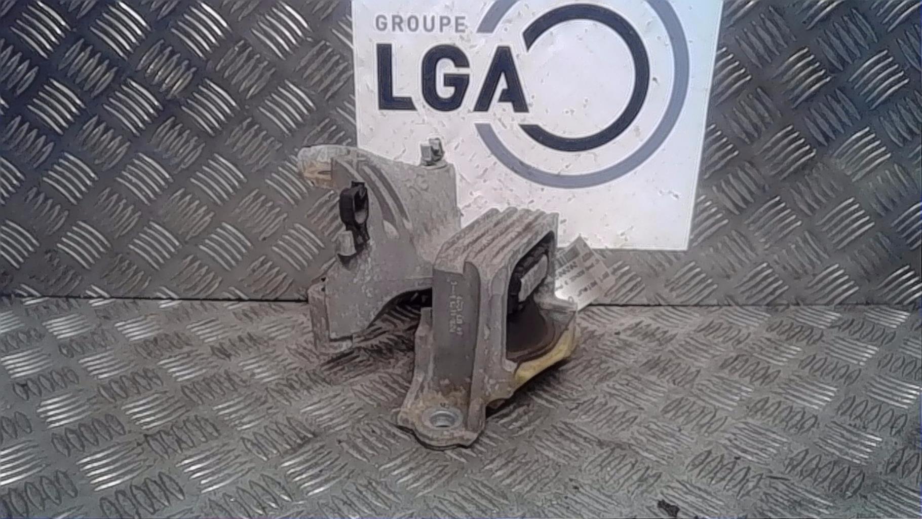 Support moteur droit