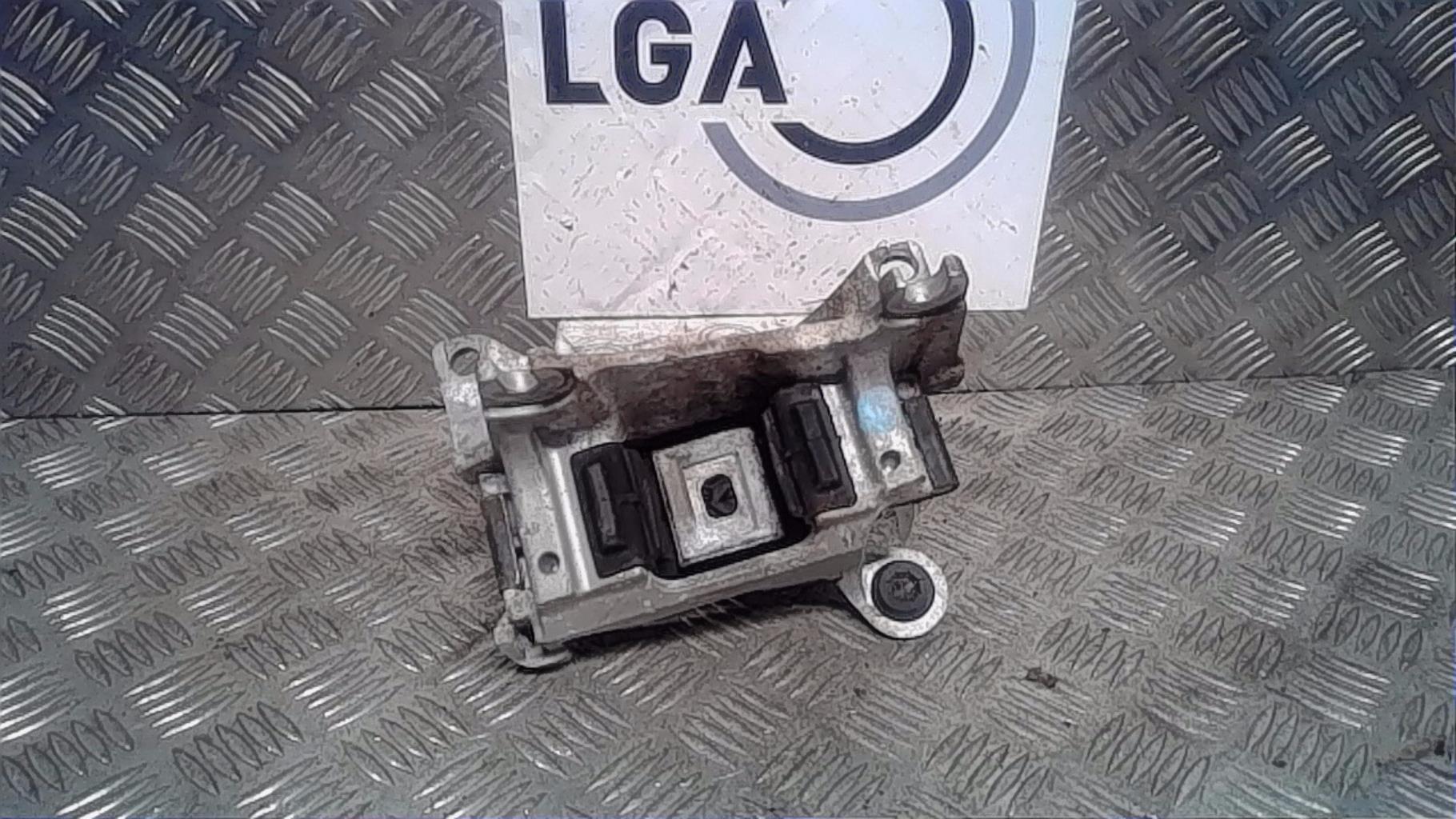 Support moteur gauche