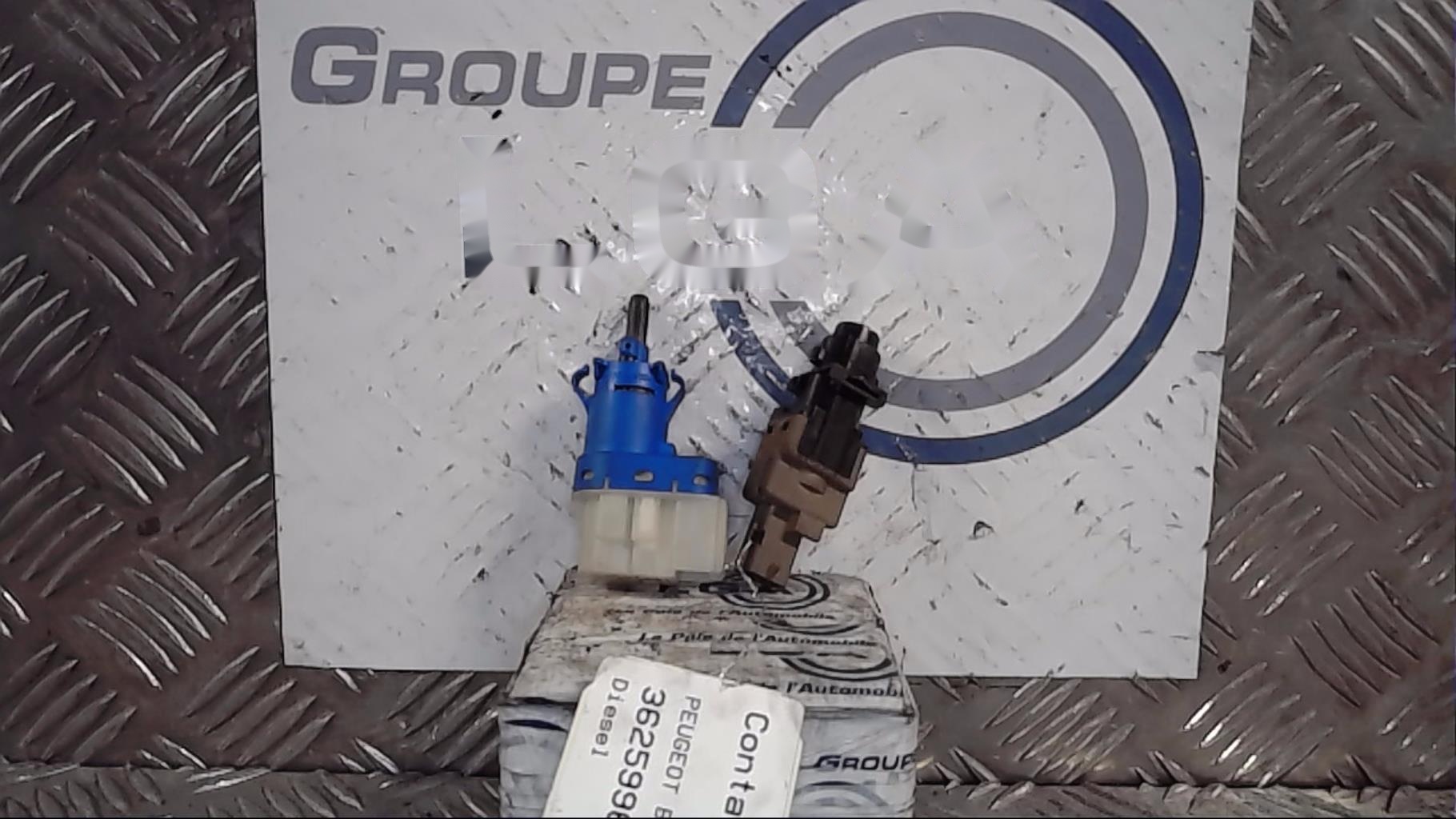 Contacteur feu stop