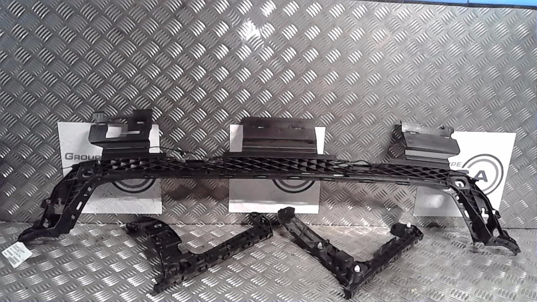 Soporte de parachoques trasero