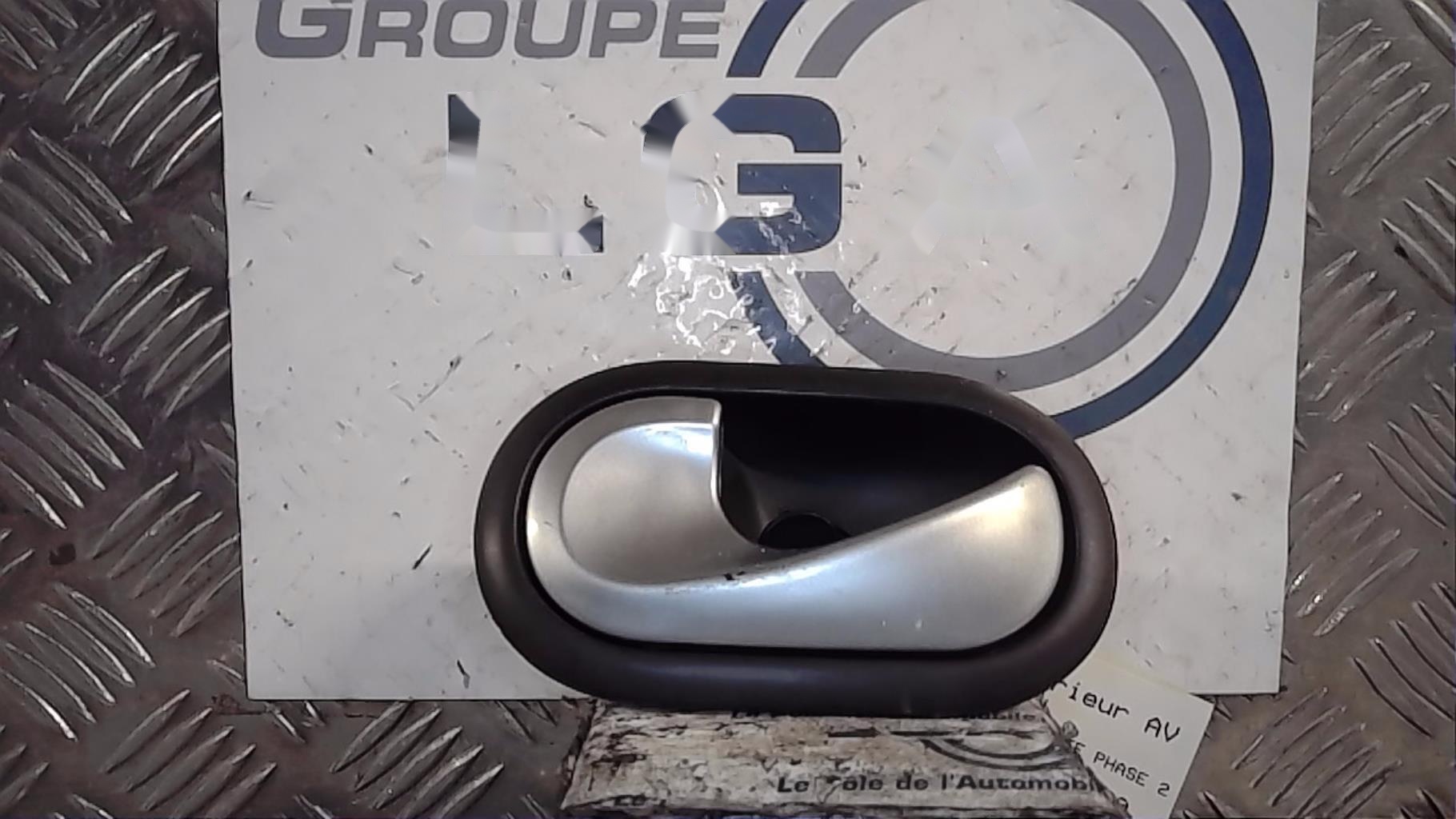 Poignee interieur avant gauche