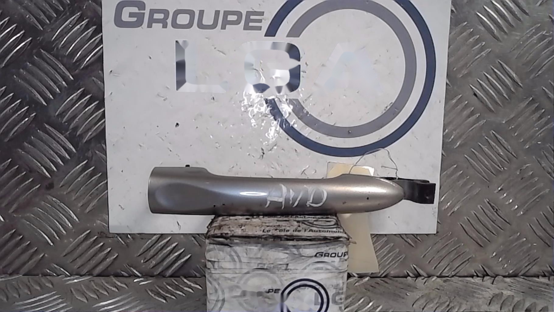 Poignee porte avant droit