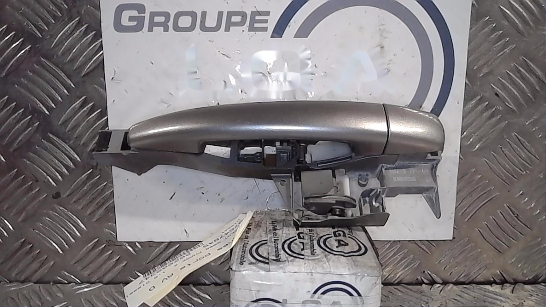 Poignee porte avant droit