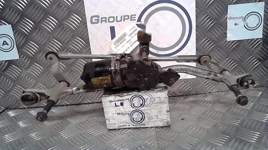 Moteur essuie glace avant