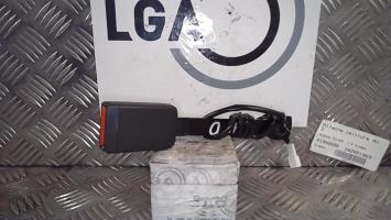 Attache ceinture avant droit
