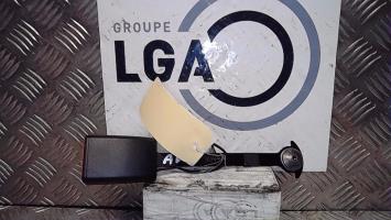 Attache ceinture avant droit