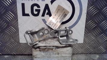 Bisagra de puerta trasera derecha