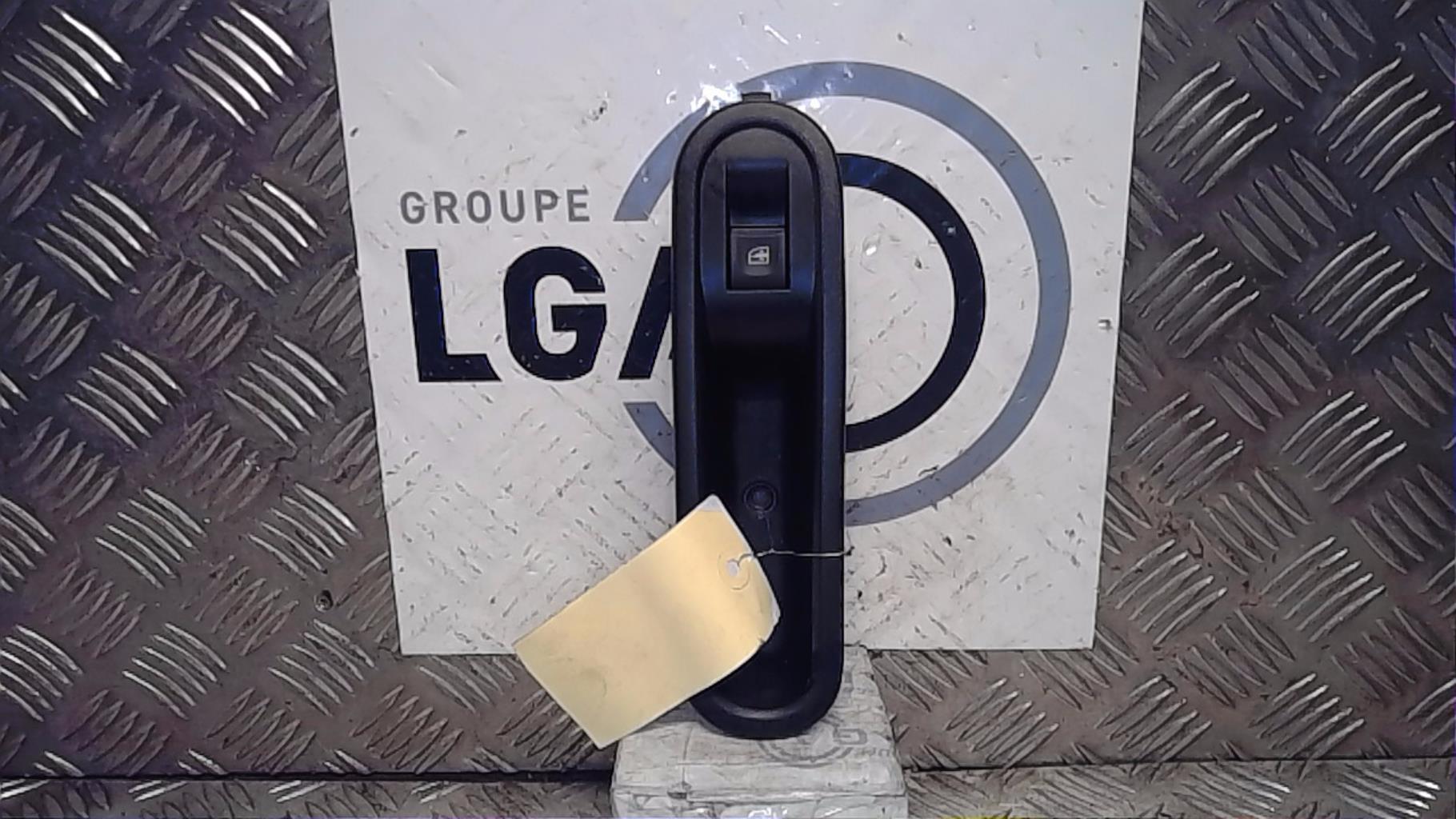Interrupteur de leve vitre avant droit