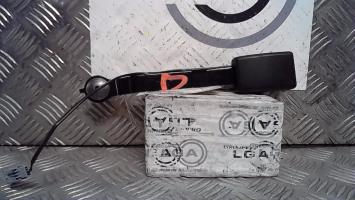 Attache ceinture avant droit