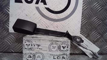 Attache ceinture avant gauche