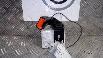 Attache ceinture arriere droit