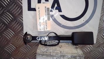 Attache ceinture avant droit