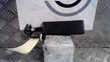 Attache ceinture avant droit
