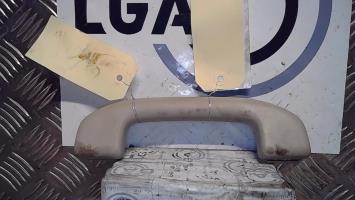 Poignee de maintien avant droit