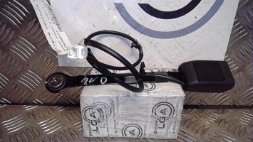 Attache ceinture avant droit