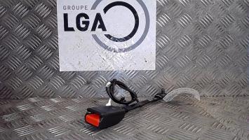 Attache ceinture avant droit