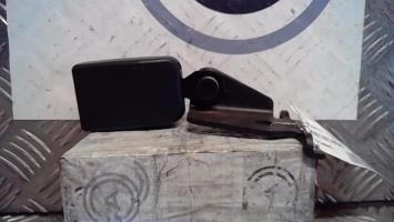 Attache ceinture arriere droit
