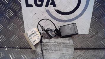 Attache ceinture arriere droit