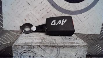 Attache ceinture avant droit
