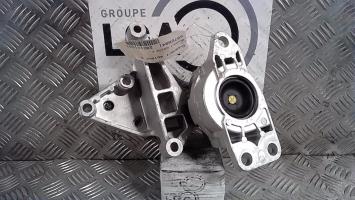 Support moteur droit