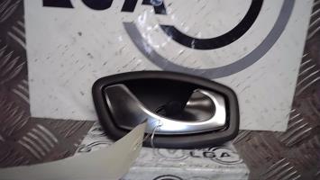 Poignee interieur avant droit