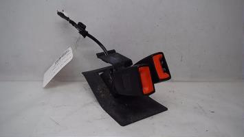 Attache ceinture arriere centrale