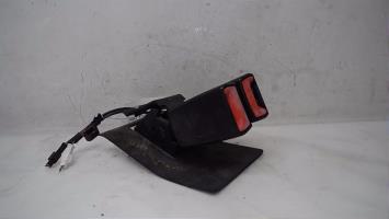 Attache ceinture arriere centrale
