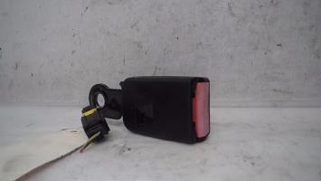 Attache ceinture arriere droit
