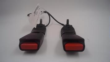 Attache ceinture arriere centrale
