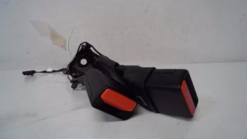Attache ceinture arriere droit