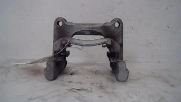 Soporte de estribo de freno (pinza) trasero derecho