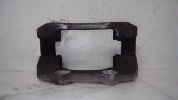 Soporte de estribo de freno (pinza) delantero izquierdo