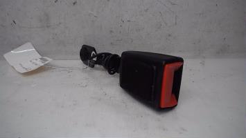 Attache ceinture avant droit