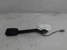 Attache ceinture avant droit
