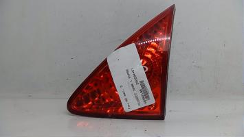Luz trasera secundaria derecha (luces)