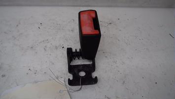 Attache ceinture arriere droit